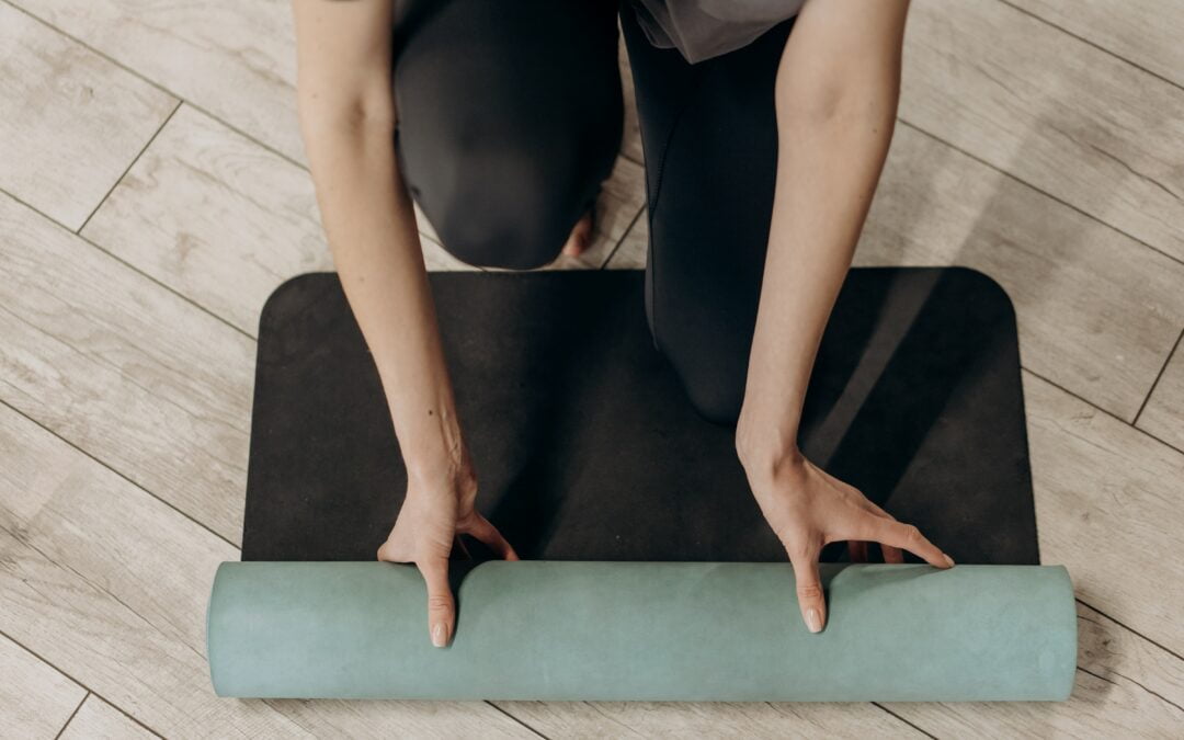 Comment pratiquer le yoga suite à une opération de l’endométriose / adénomyose