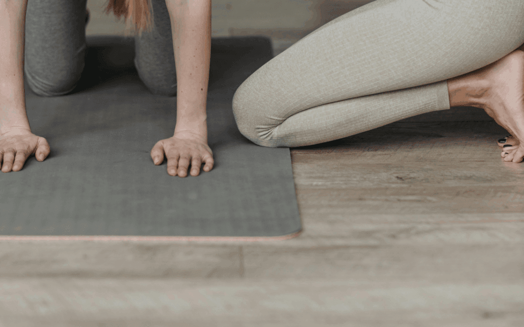 Enseigner le yoga pour l'endométriose : comment rester dans son rôle quand on n'est pas professionnel de santé